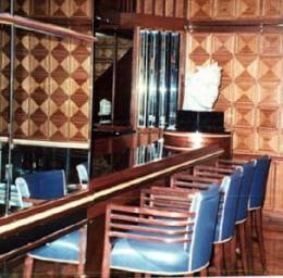 Knick. HC chairs in bar installation